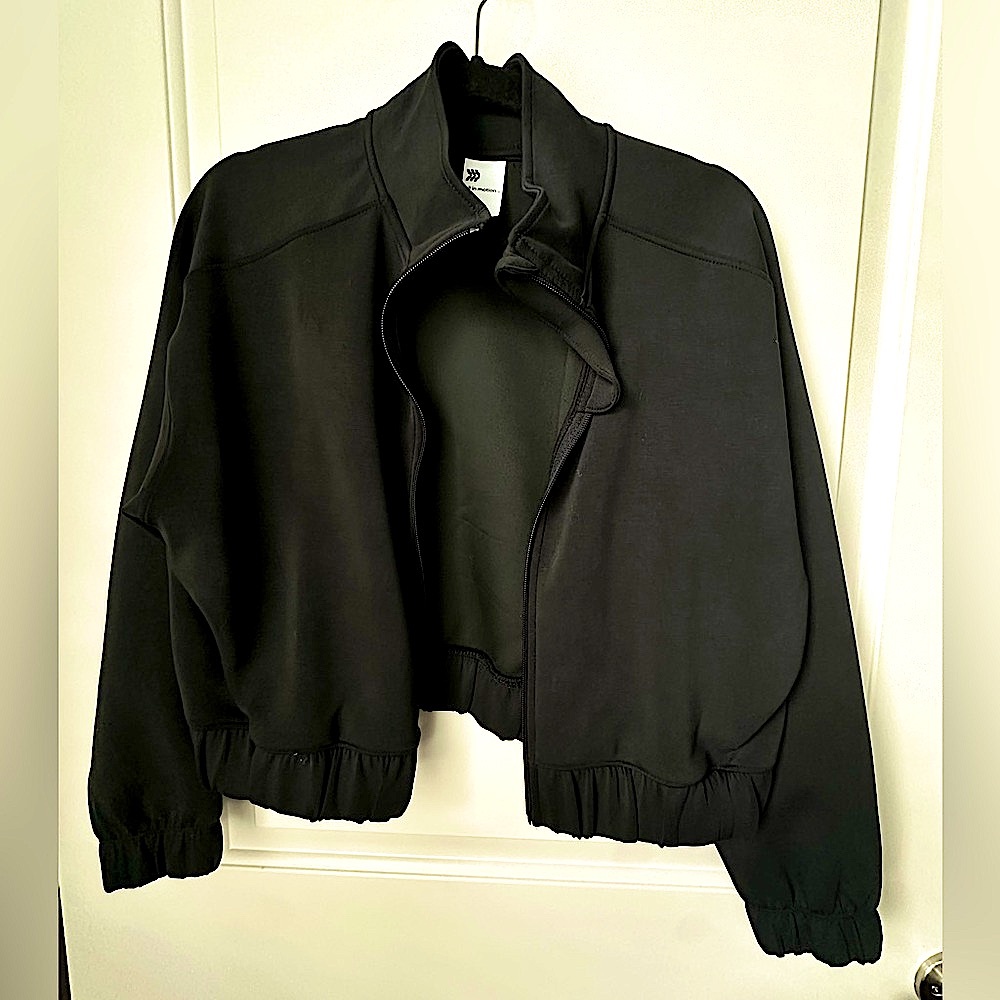 All in Motion Black Cropped Zip Up Athleisure Jacket Small Women’s Zip Jacket